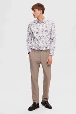 Pantalón formal slim fit.