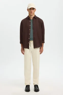 Pantalón informal con pinza
