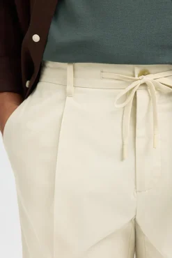 Pantalón informal con pinza
