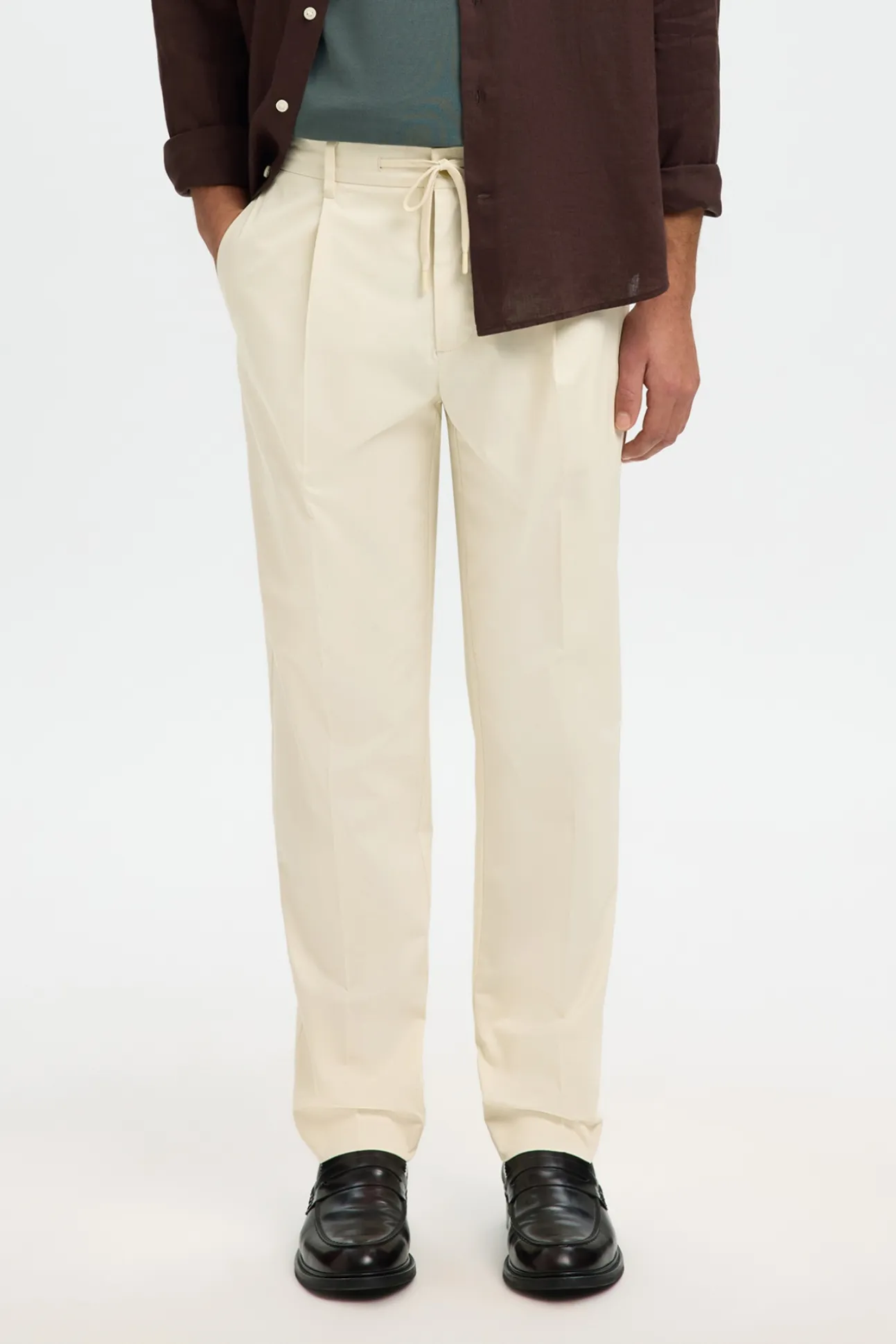 Pantalón informal con pinza