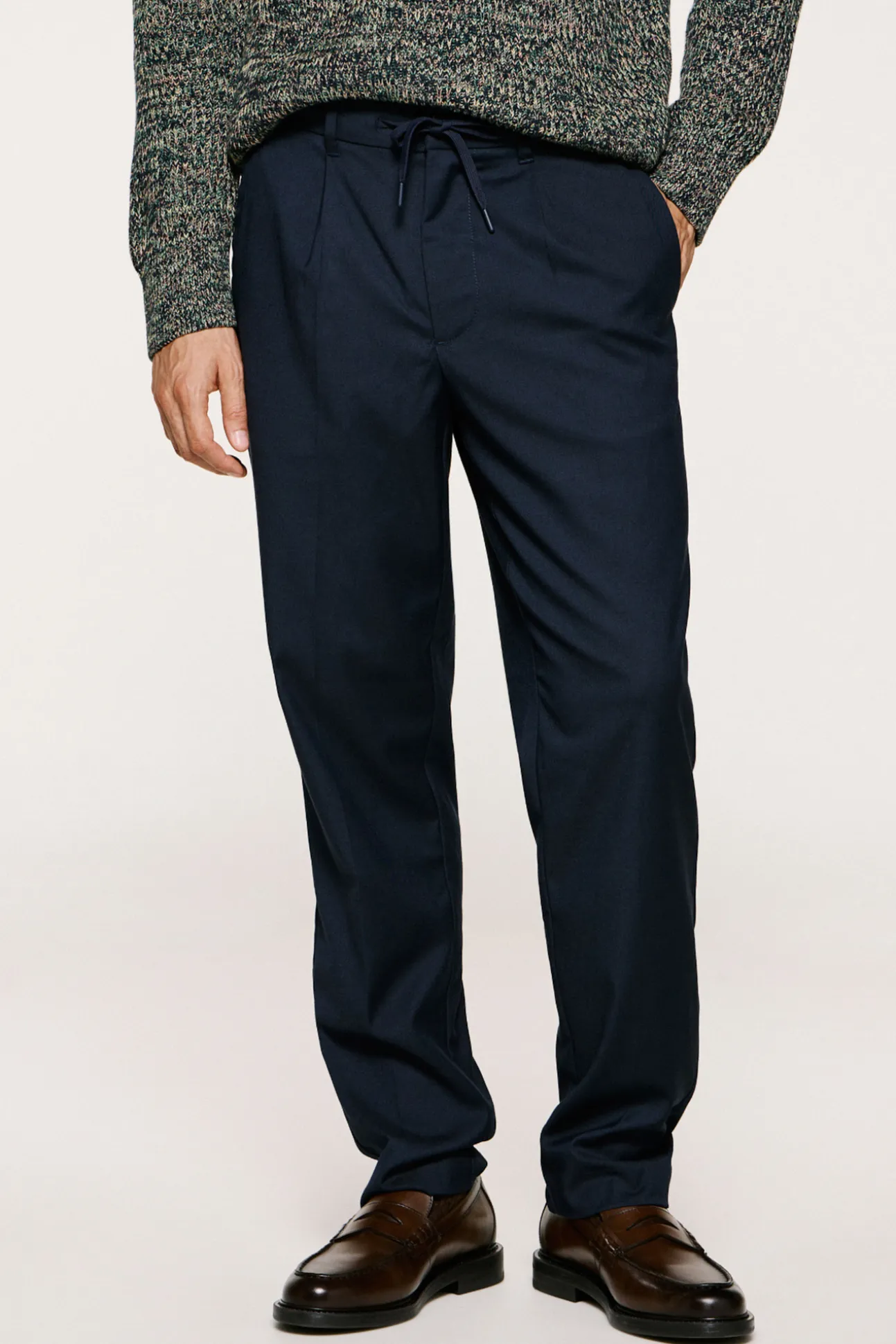 Pantalón informal con pinza