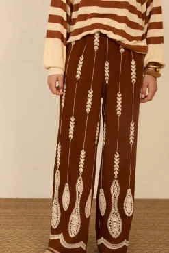 Pantalón largo bordado