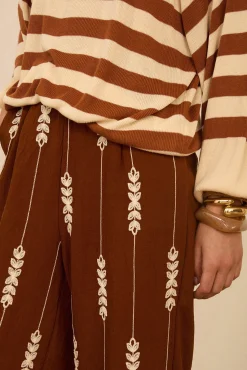 Pantalón largo bordado