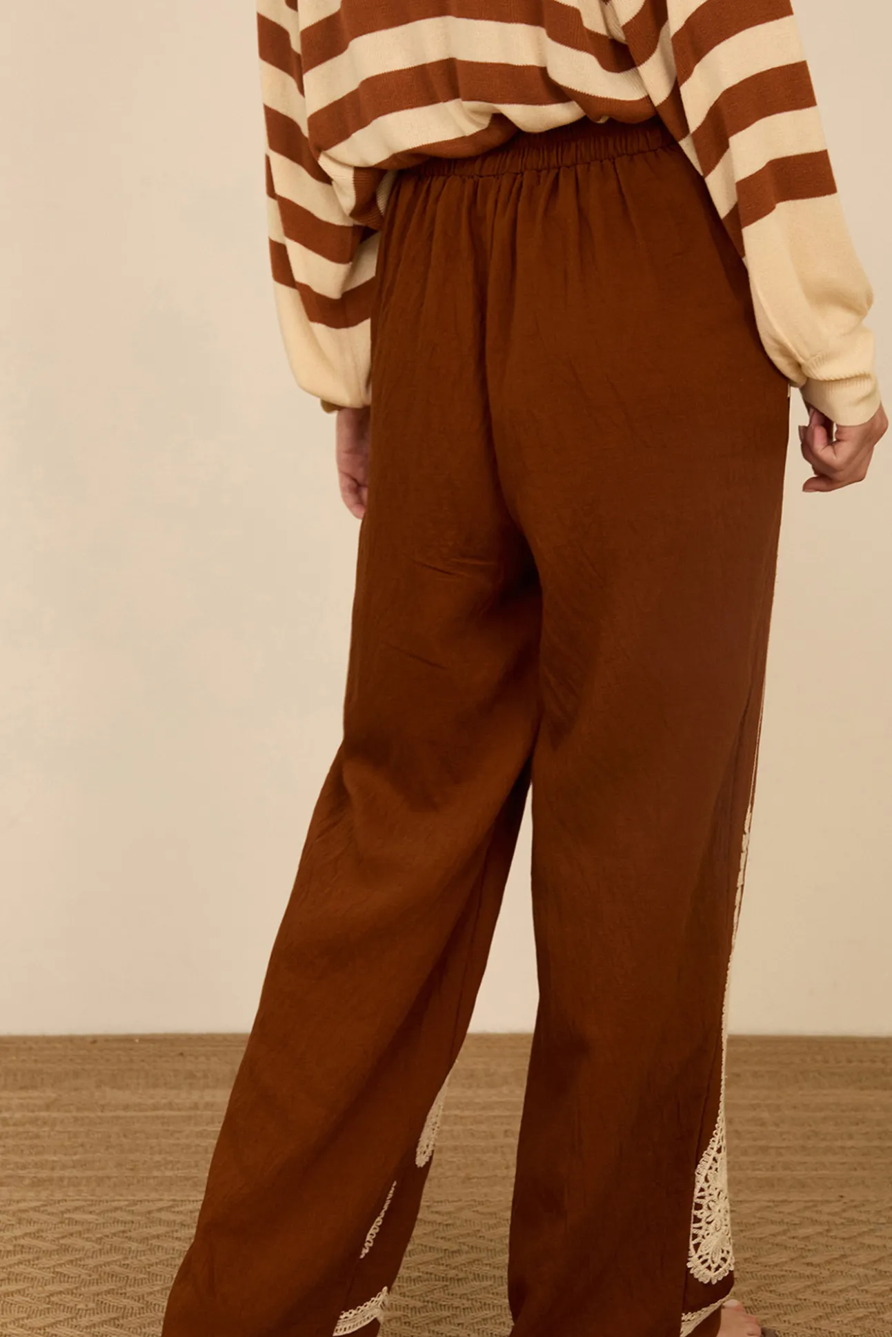 Pantalón largo bordado