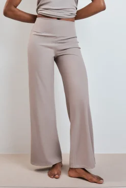 Pantalón largo palazzo rib beige