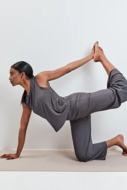 Pantalón largo palazzo rib gris