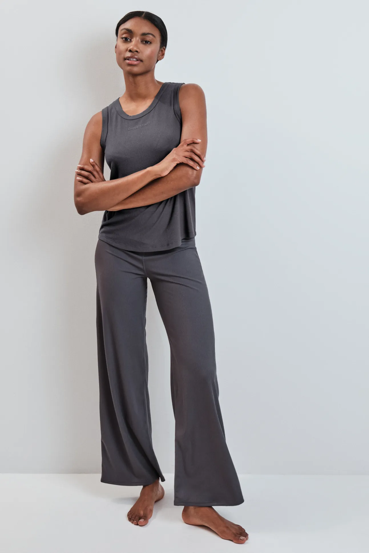 Pantalón largo palazzo rib gris
