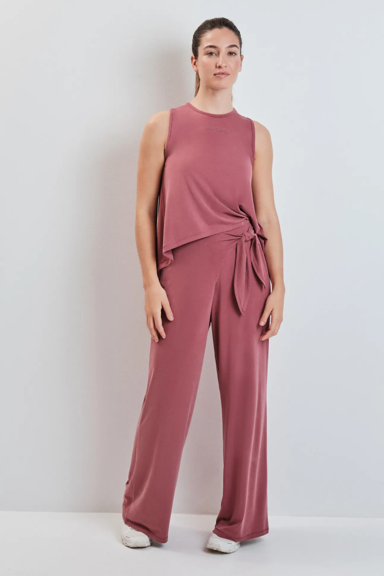 Pantalón largo palazzo tacto suave granate