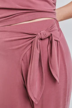Pantalón largo palazzo tacto suave granate