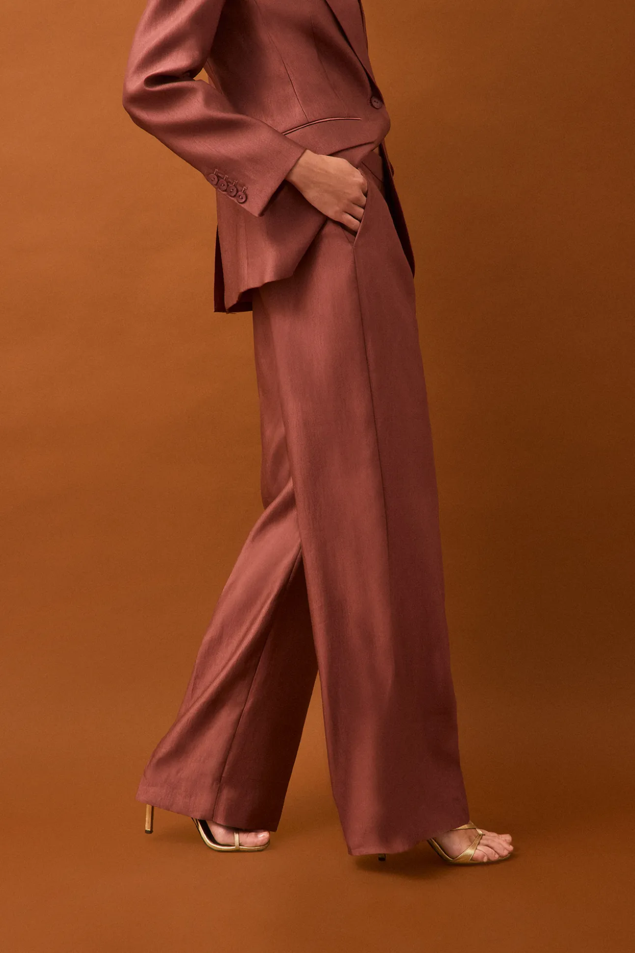 Pantalón metálico