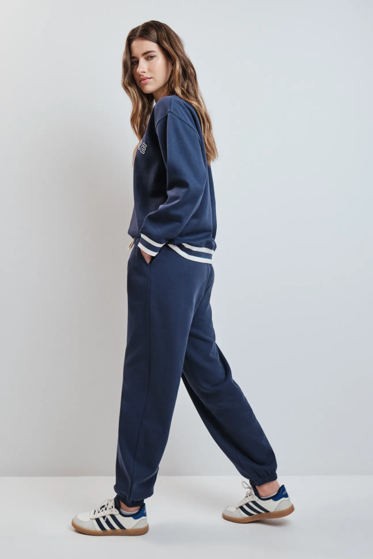 Pantalón recto felpa azul