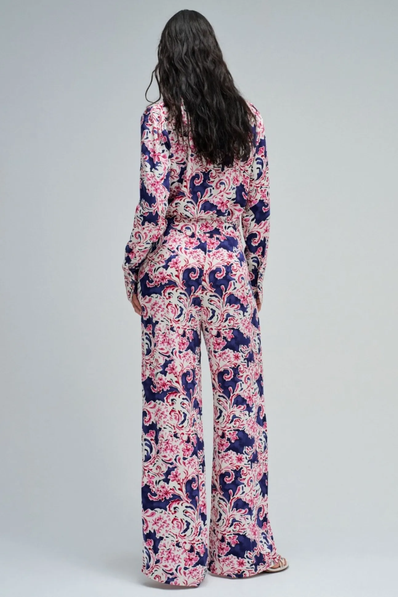 Pantalón regular con estampado floral