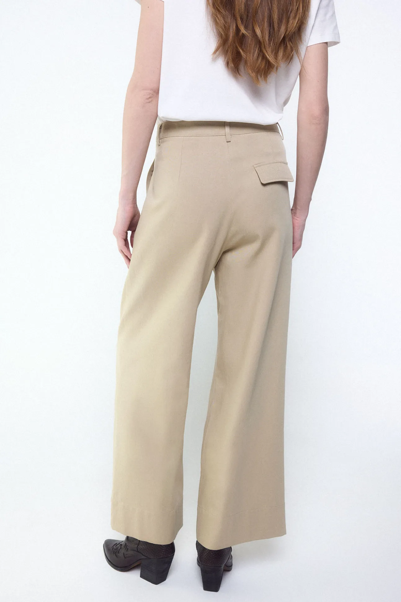 Pantalón tobillero ancho