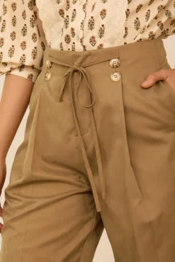 Pantalón tobillero con pinzas