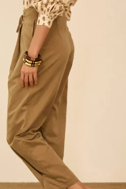 Pantalón tobillero con pinzas