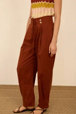 Pantalón tobillero con pinzas