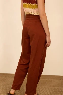 Pantalón tobillero con pinzas