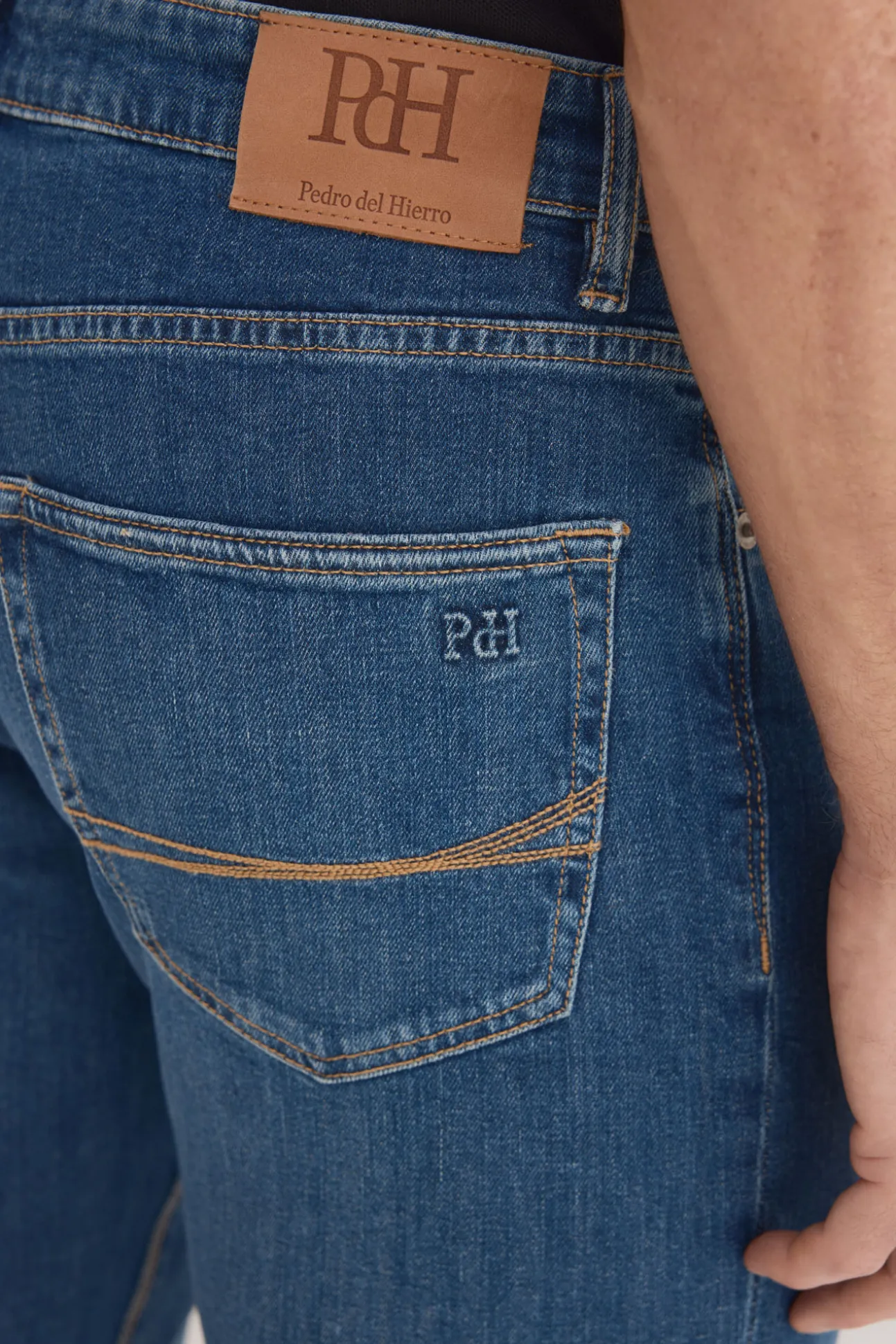 Pantalón vaquero ligero slim fit