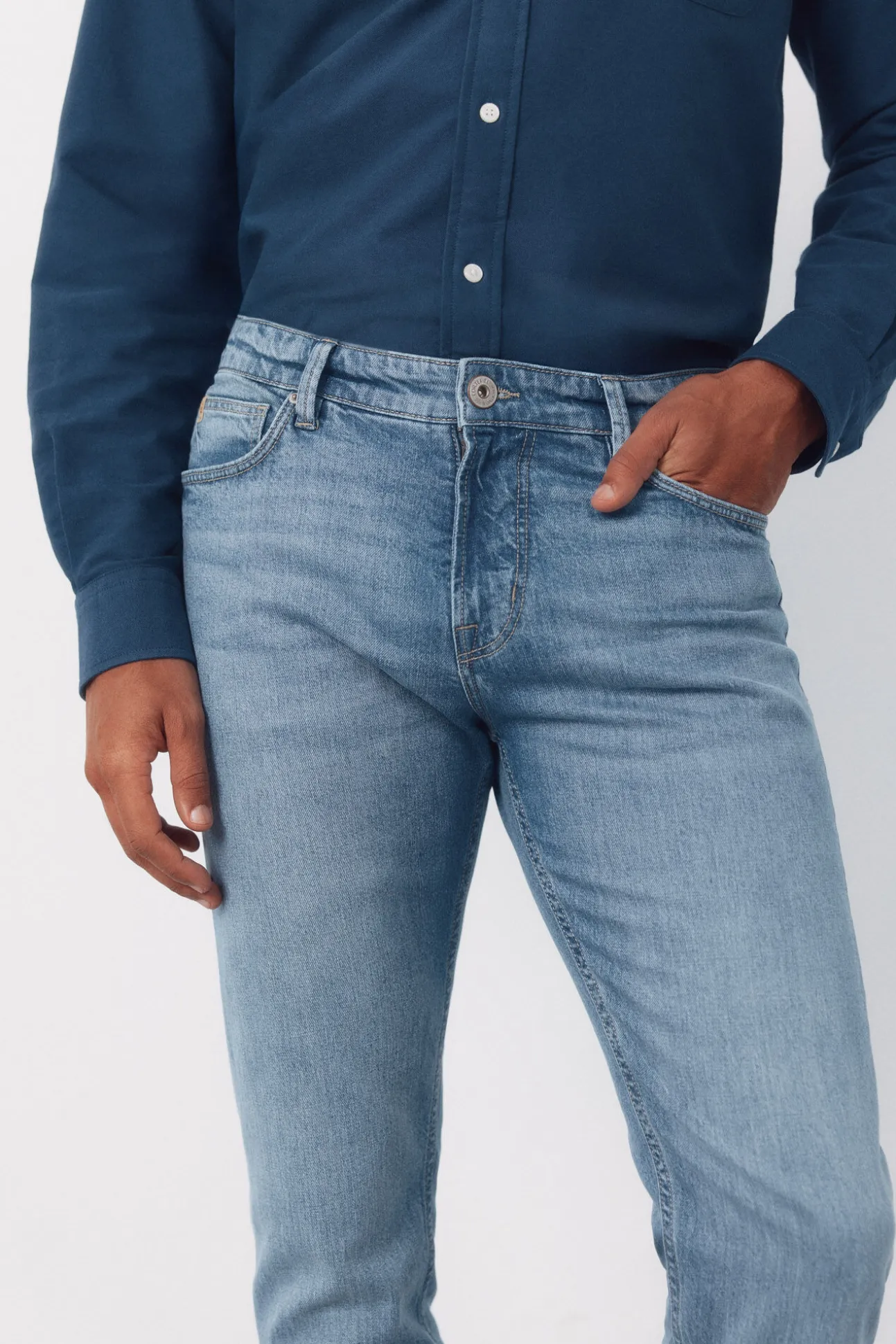 Pantalón vaquero ligero slim fit