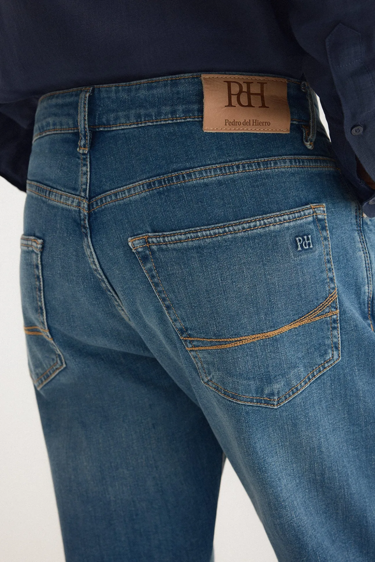 Pantalón vaquero premium flex ligero regular fit