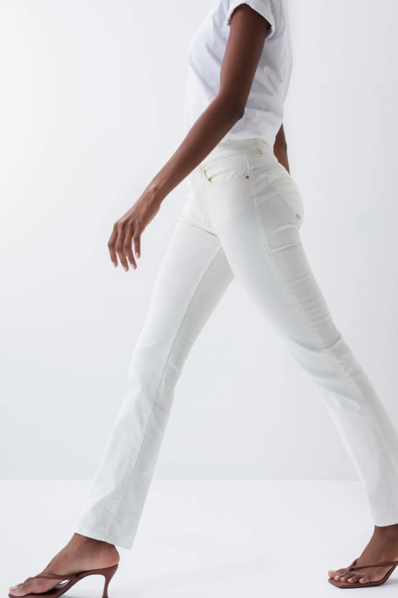 Pantalon vaquero destiny push up slim de color crudo