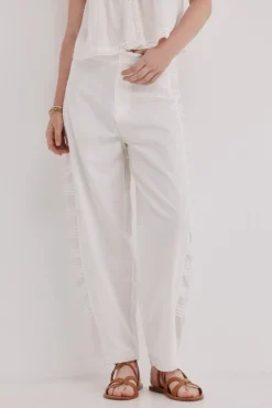 Pía. Pantalón tiro medio bordado
