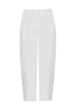 Pía. Pantalón tiro medio bordado