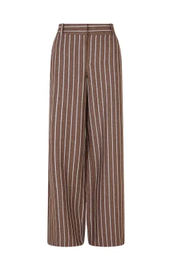 Pía. Pantalones de rayas
