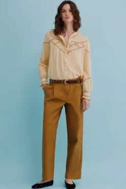 Paula. Pantalón con pliegues