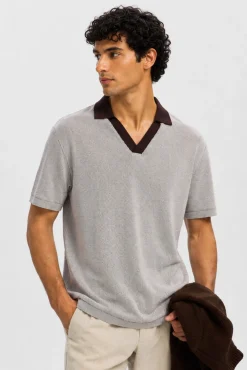 Polo de manga corta con cuello abierto
