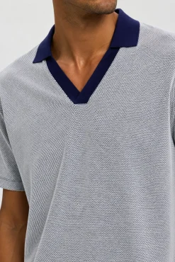 Polo de manga corta con cuello abierto