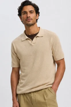 Polo de punto con cuello abierto