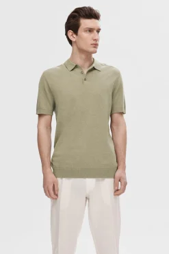 Polo de punto de manga corta.