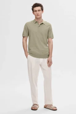 Polo de punto de manga corta.