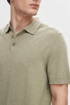 Polo de punto de manga corta.