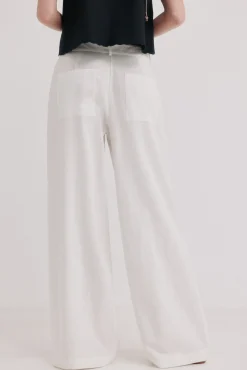 Pura. Pantalón calados laterales