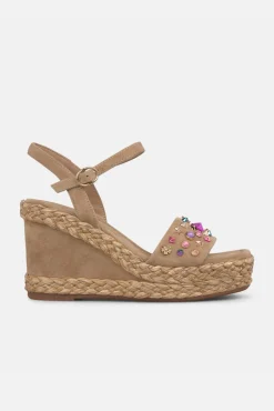 Sandalia de esparto con pedrería delantera
