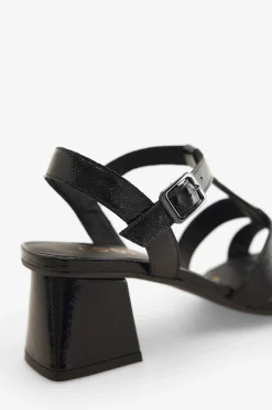 Sandalias en piel efecto charol