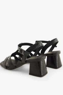 Sandalias en piel efecto charol
