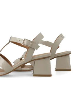 Sandalias en piel efecto charol