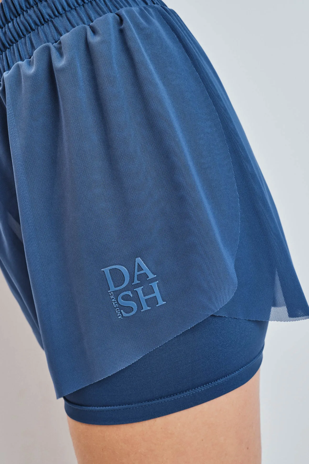 Short ultra ligero malla azul