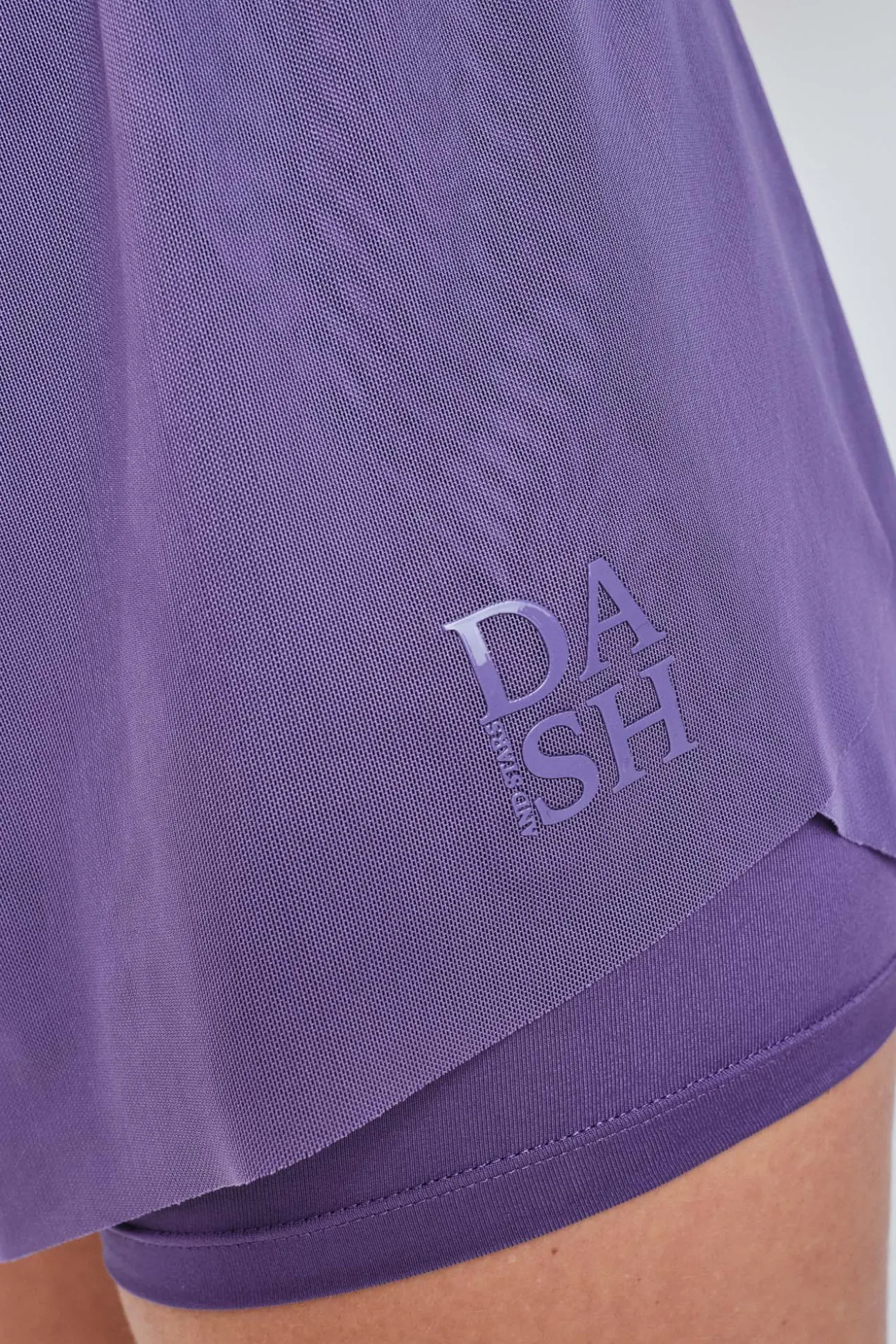 Short ultra ligero malla morado