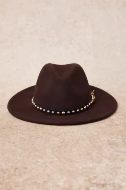 Sombrero tachuelas