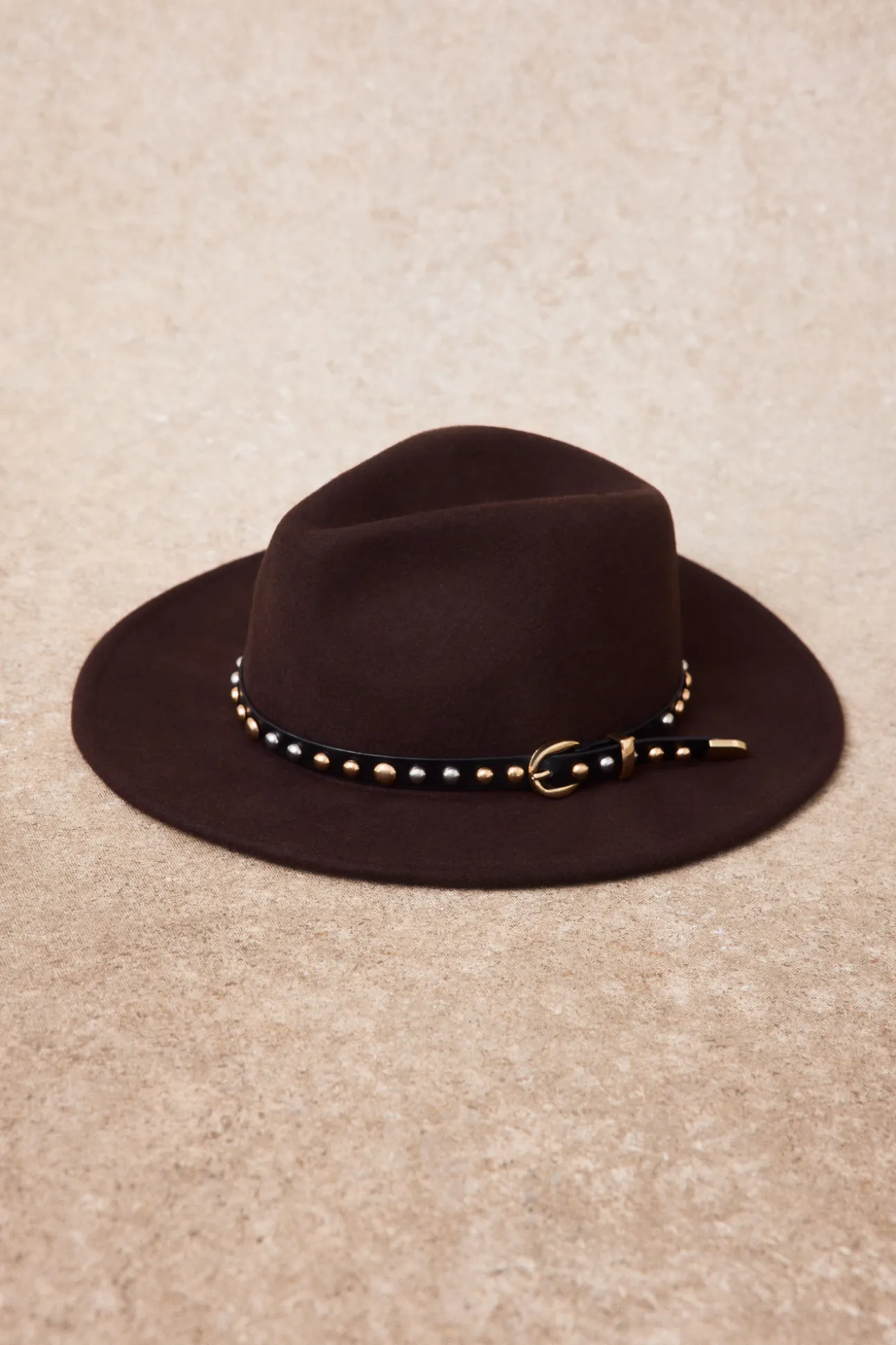 Sombrero tachuelas