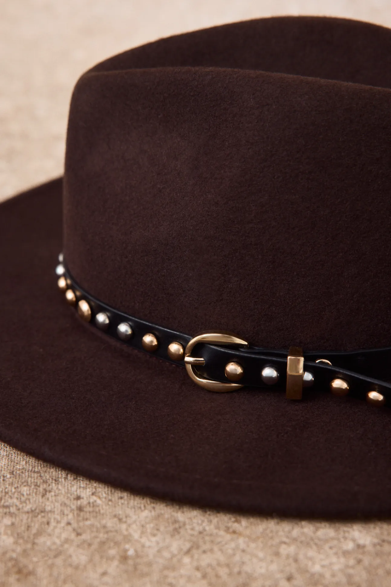 Sombrero tachuelas