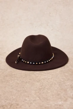 Sombrero tachuelas