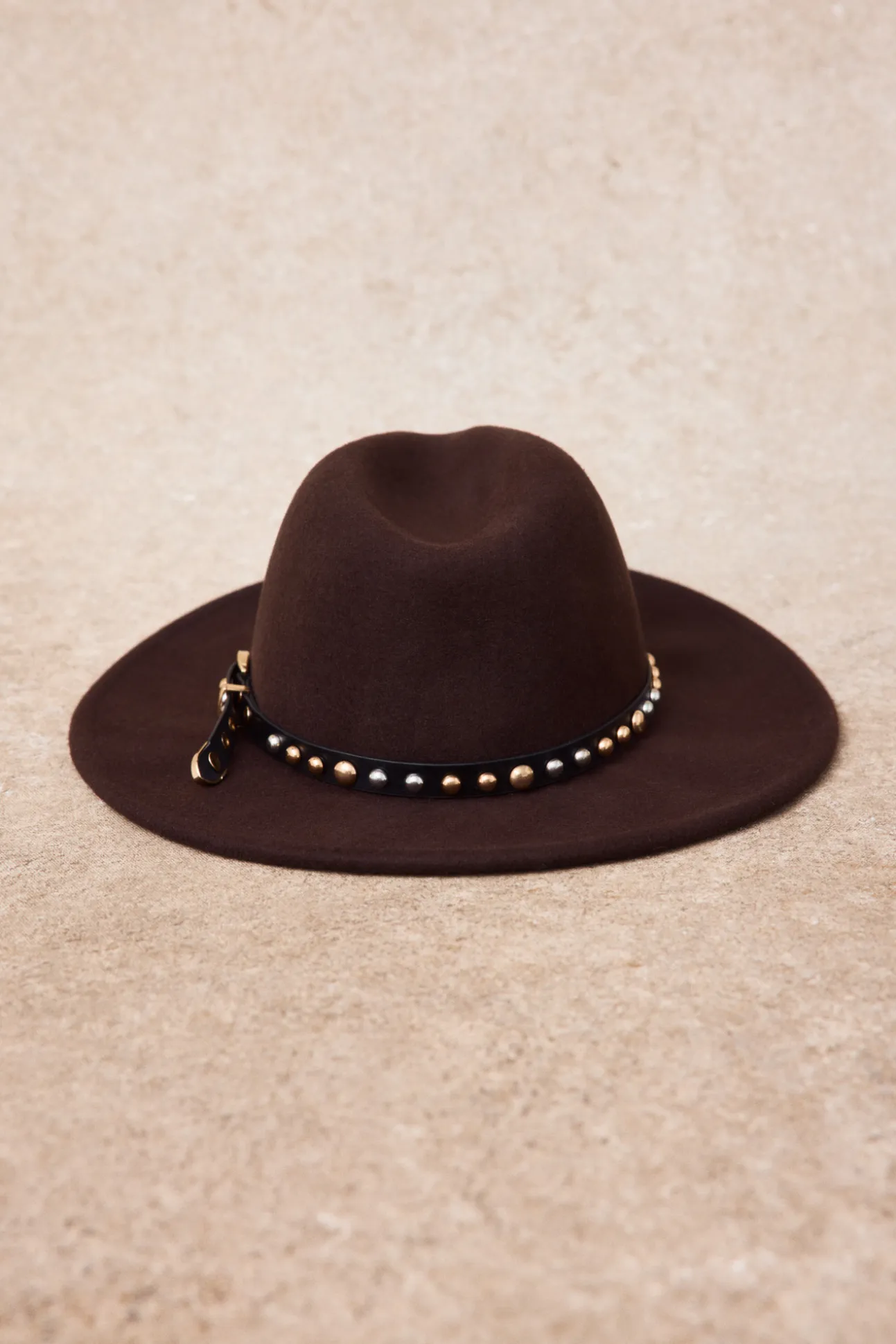 Sombrero tachuelas