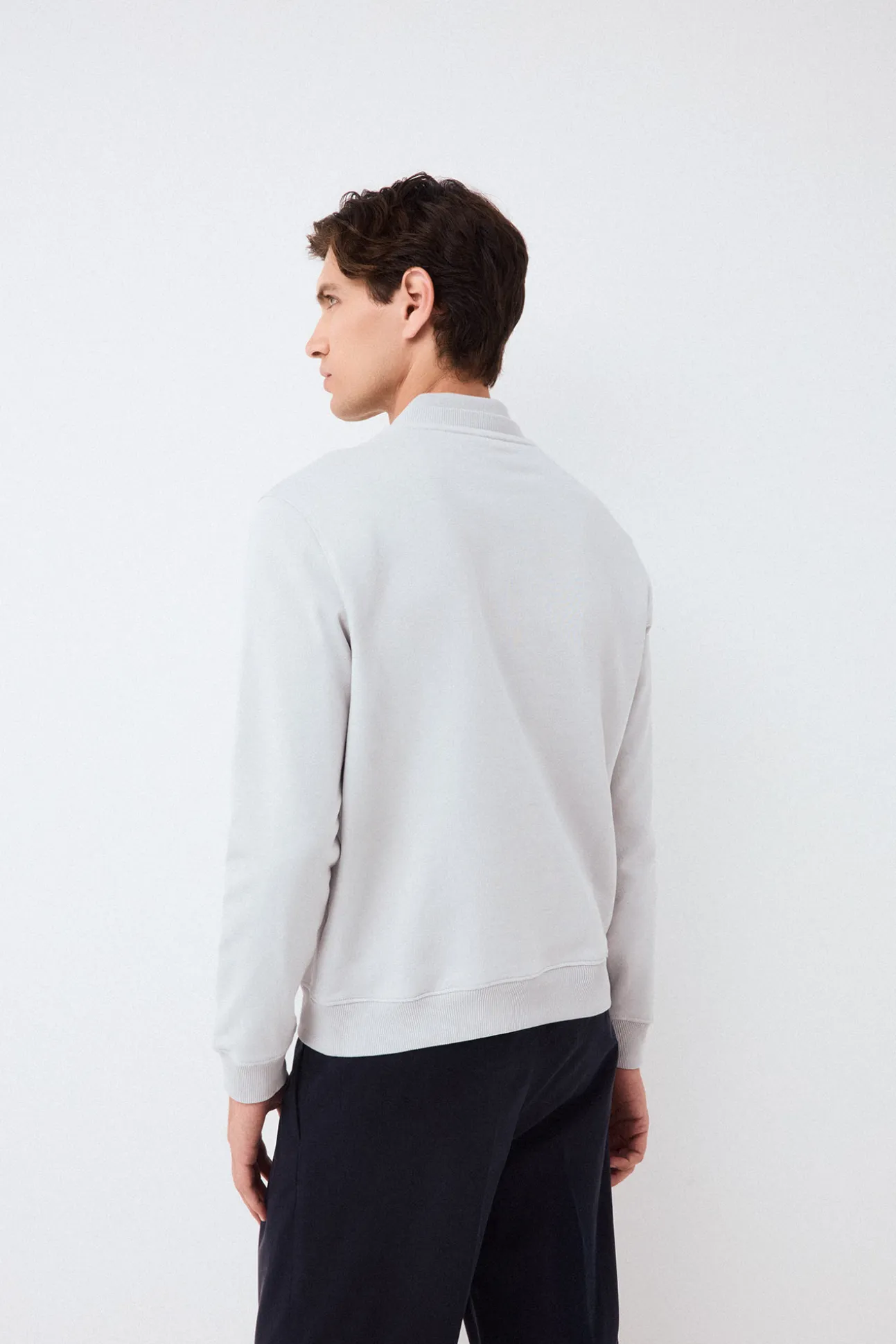 Sudadera logo cuello caja