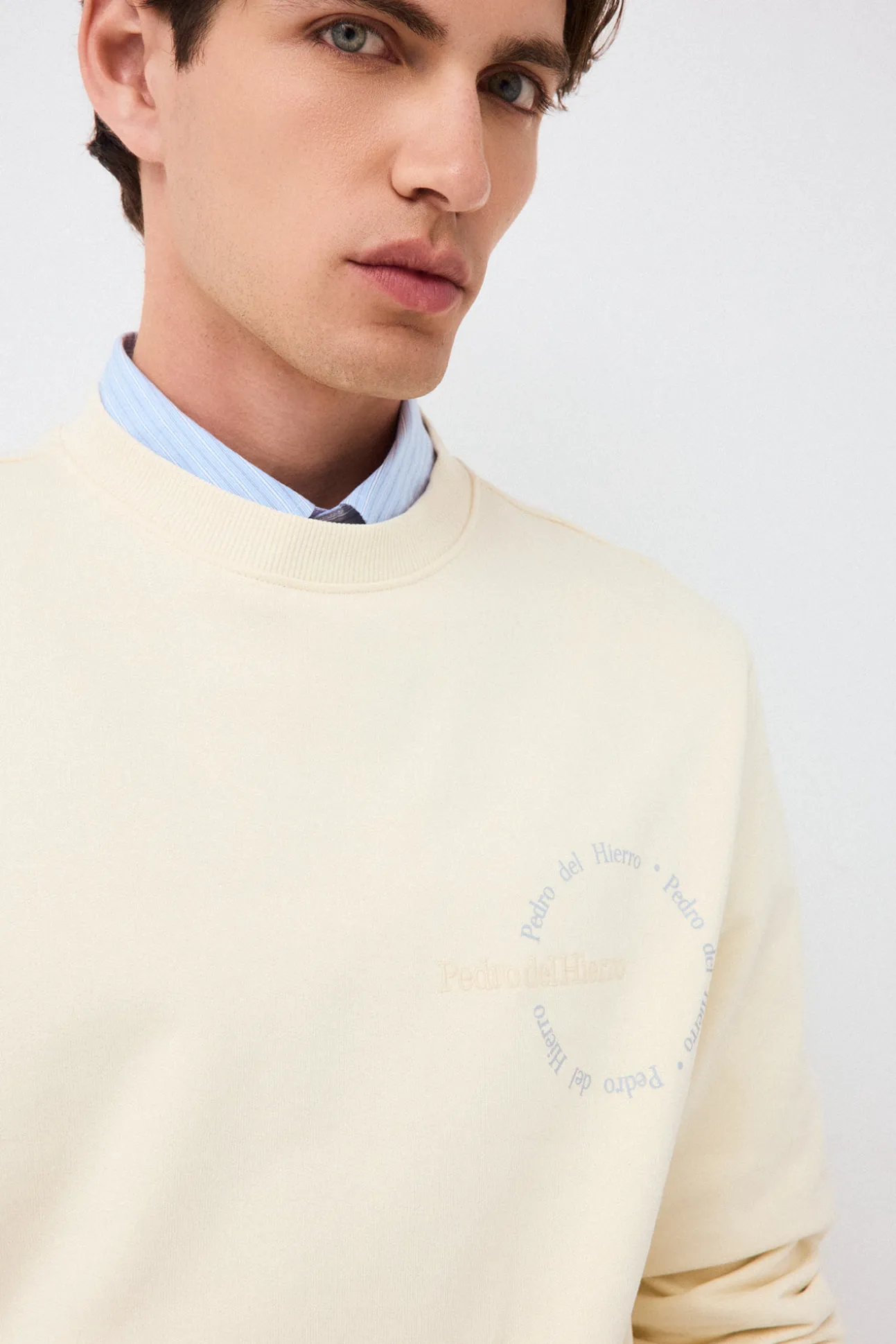 Sudadera logo cuello caja