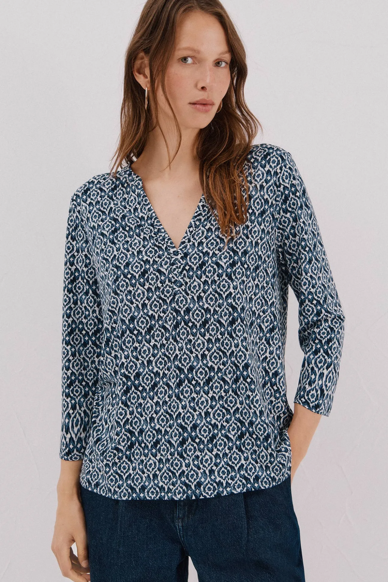 Top básico cuello mao